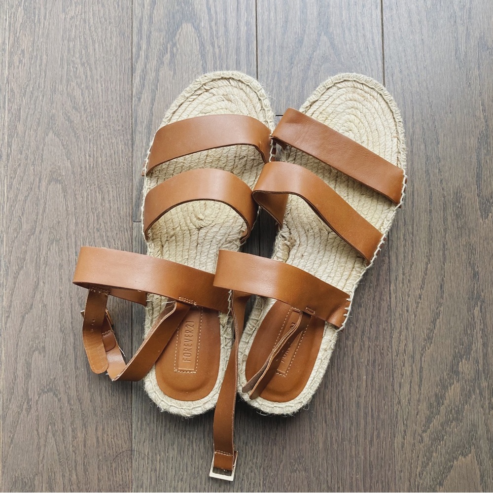 BROWN FOREVER 21 SANDALS